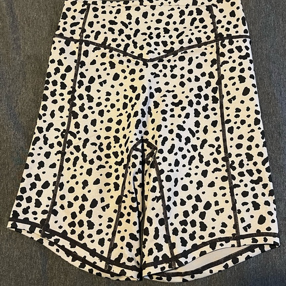 Balance Athletica Ascend Biker Shorts - Snow Leopard - Picture 2 of 5